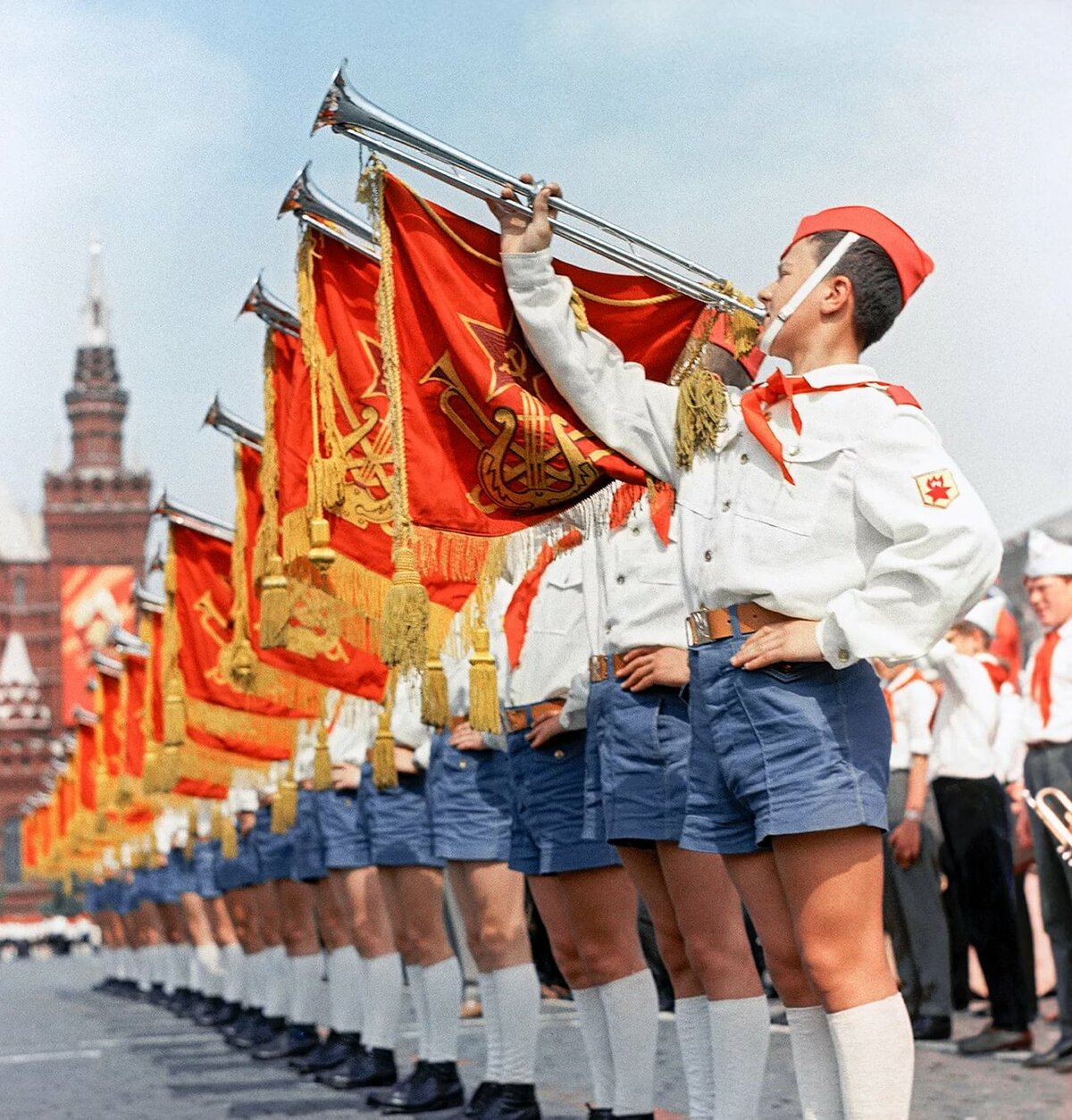 День пионерской организации фото