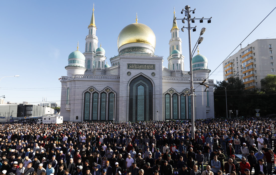 Начало праздника мусульман. Московская Соборная мечеть. Московская Соборная мечеть Рамадан.